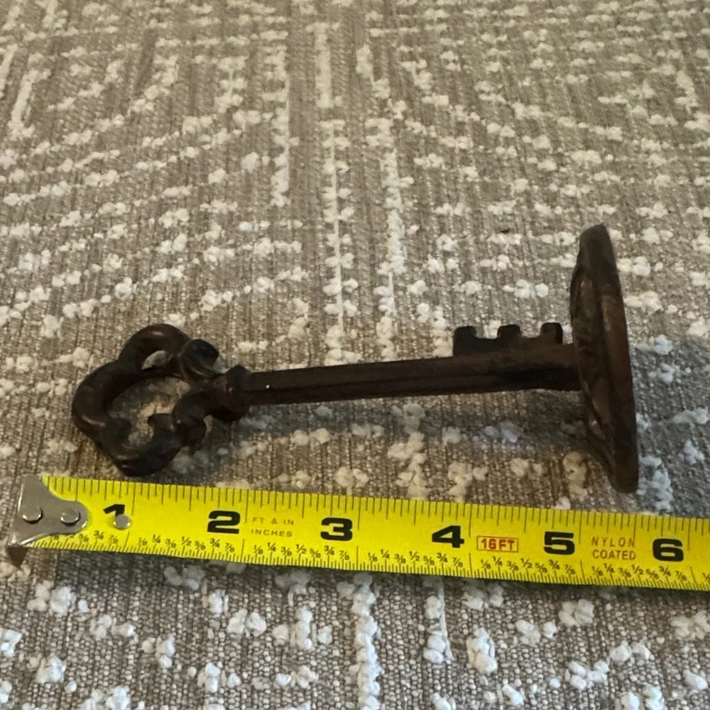 Decorative Vintage-Style Iron Key Wall Accent in Brown